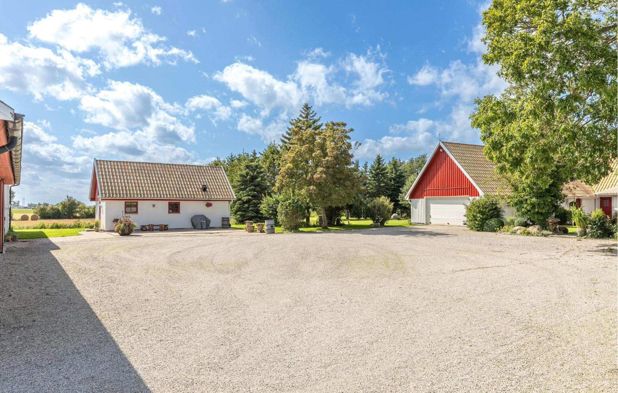 Cozy Home In Lund With Kitchen Экстерьер фото