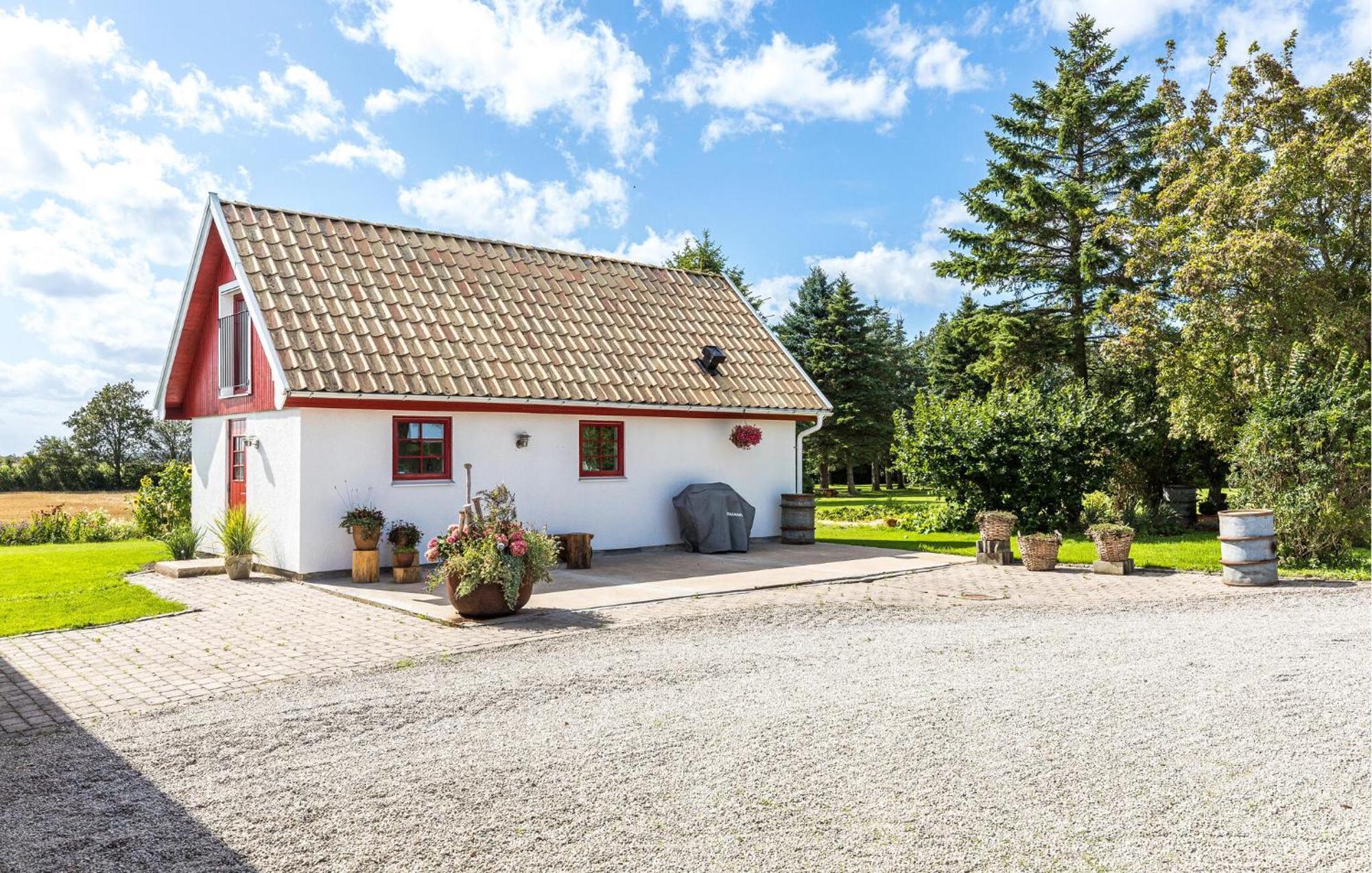 Cozy Home In Lund With Kitchen Экстерьер фото